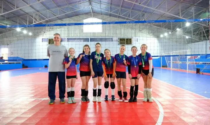 Pérola B conquista o título do minivôlei no Campeonato Regional de Palotina