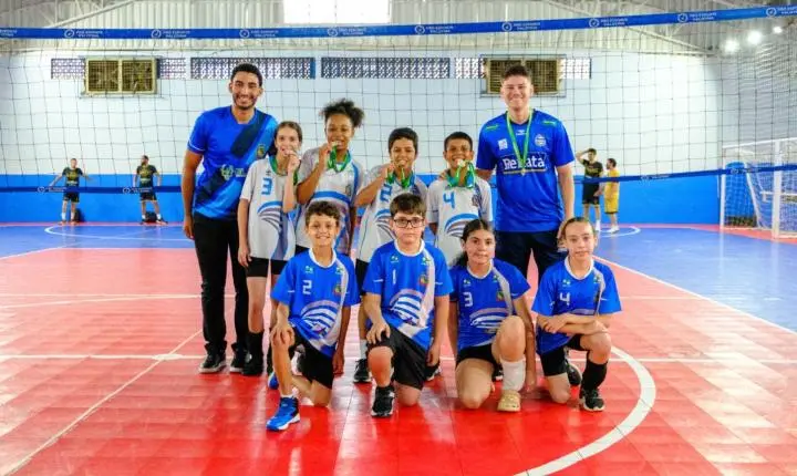 Pérola B conquista o título do minivôlei no Campeonato Regional de Palotina