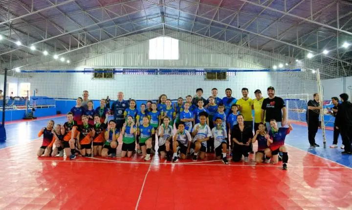 Pérola B conquista o título do minivôlei no Campeonato Regional de Palotina
