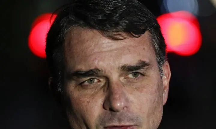 PF aponta cobranças de Flávio Bolsonaro a Vorcaro por verba para o filme Dark Horse