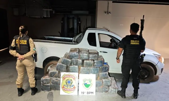PF e PMPR apreendem 500 kg de maconha após perseguição em Guaíra
