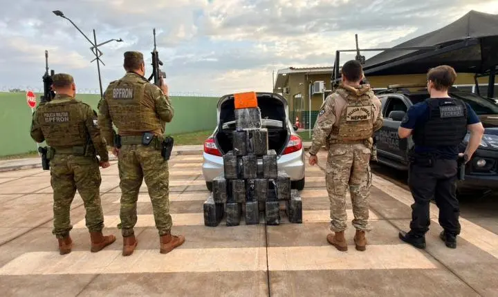 Polícia Federal, BPFRON, PRF e Receita Federal apreendem veículo roubado com 288 kg de maconha em Terra Roxa