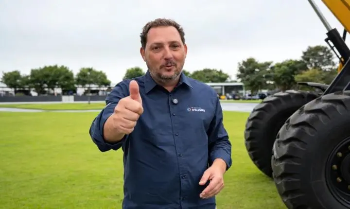 Prefeito anuncia nova Pá carregadeira para reforçar serviços em Maripá