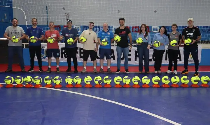 Prefeitura entrega novas bolas de voleibol para fortalecer treinamentos em Palotina
