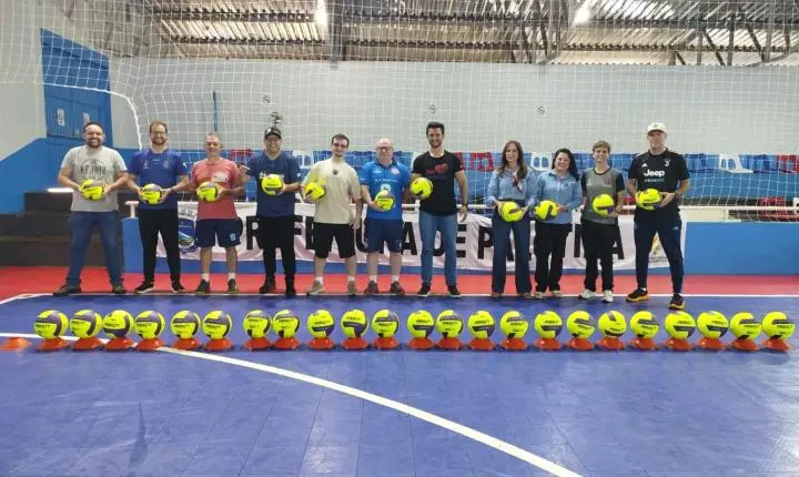 Prefeitura entrega novas bolas de voleibol para fortalecer treinamentos em Palotina