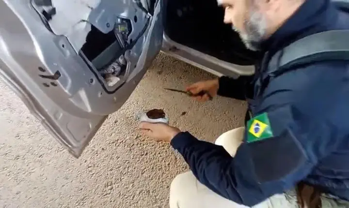 PRF apreende haxixe marroquino escondido na lataria de carro na BR-163 em Guaíra