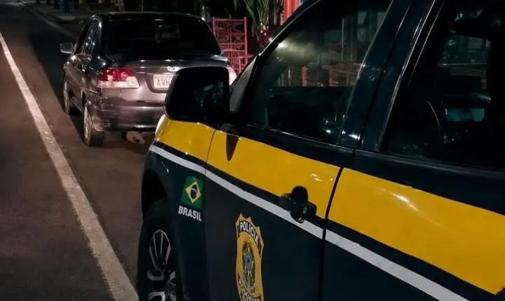 PRF detém motorista transportando quase 300 kg de drogas em Guaíra