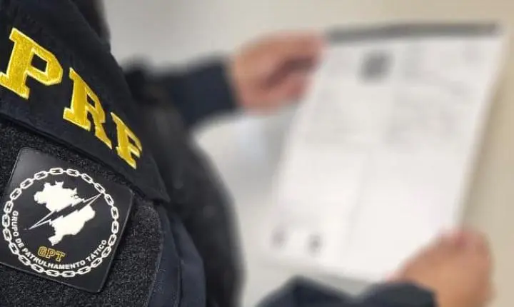 PRF prende casal por uso de documento falso ao tentar retirar veículo apreendido em Guaíra