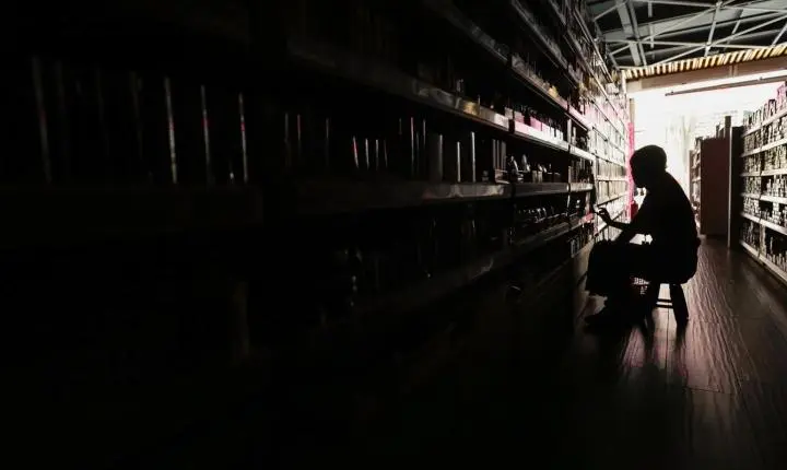 Procon-RJ orienta consumidor sobre ressarcimento por falta de luz