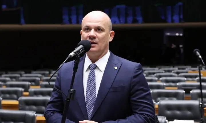 Projeto atualiza crime de perseguição para detalhar condutas digitais