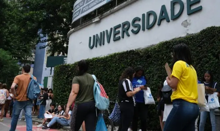 Projeto de lei na Câmara propõe o fim do vestibular em universidades públicas