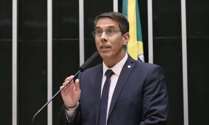 Proposta na Câmara proíbe postos de cobrar preços diferentes para Pix e dinheiro