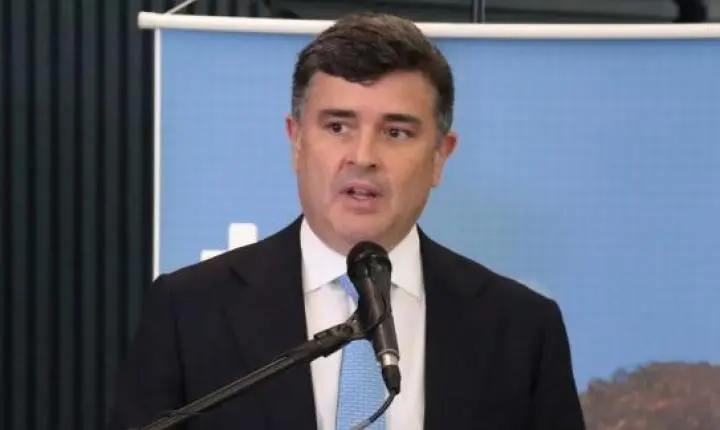 Projeto de lei propõe punir empresas que atrasam pagamentos de médicos