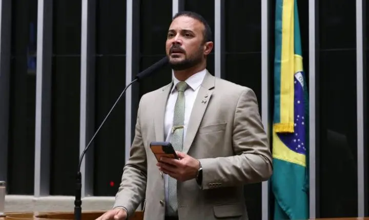 Projeto de lei criminaliza o uso de animais no tráfico de drogas