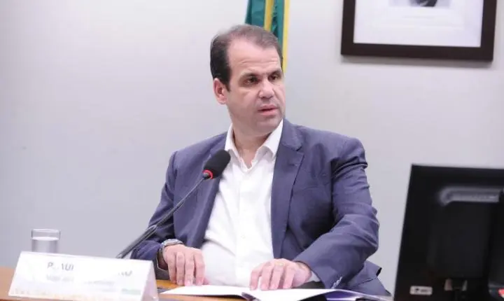 Projeto de lei exige daltonismo e cor nas etiquetas de roupas