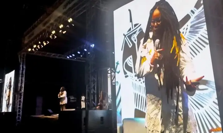 Escritora Carla Akotirene critica visão simplificada sobre o racismo estrutural