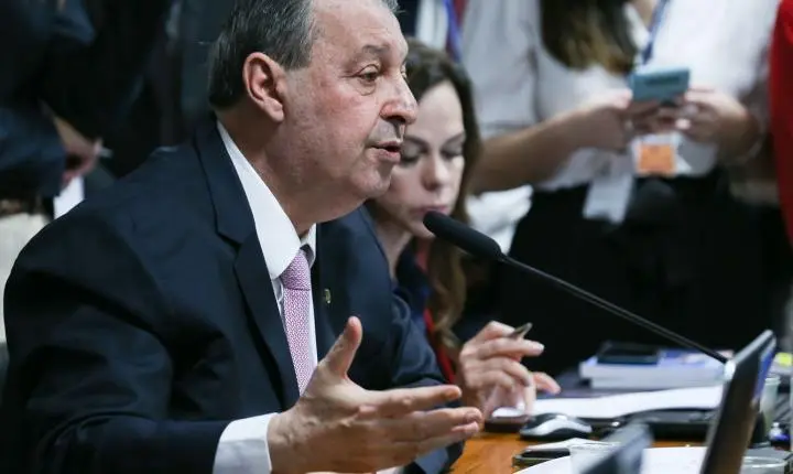 Relator avança com a PEC do fim da escala 6x1 no Senado sem alterar texto