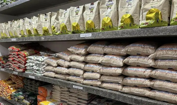 Remessa de 4,8 mil toneladas de alimentos abastece as escolas estaduais até o fim do ano