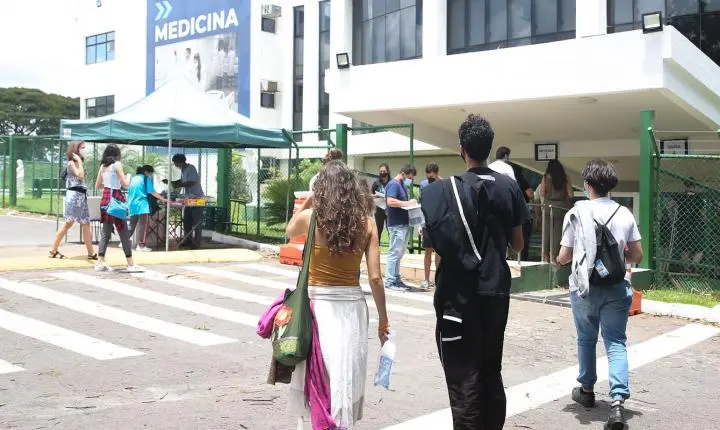 Renegociação de dívidas do Fies fica disponível para estudantes até setembro