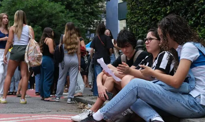 Saeb 2025 revela avanço na educação básica, mas matemática preocupa