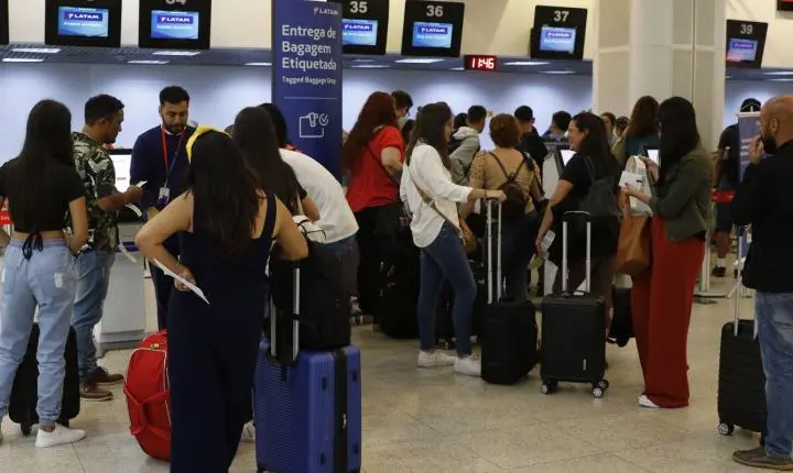 Aeroporto Santos Dumont normaliza voos após incidente com jatinho no Rio