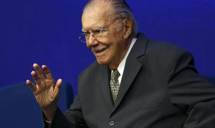 Ex-presidente José Sarney é internado em hospital de São Paulo para tratar pneumonia