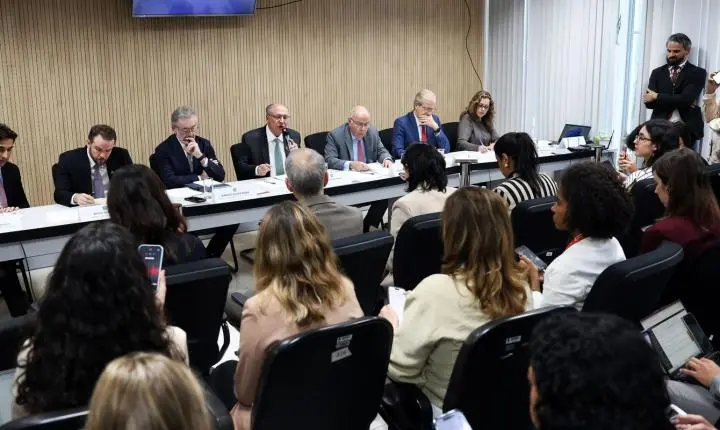 Governo brasileiro anuncia plano de apoio a setores afetados por nova tarifa dos EUA