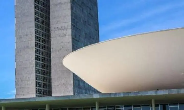 Taxa de renovação da câmara dos deputados atinge 38,7% nas eleições