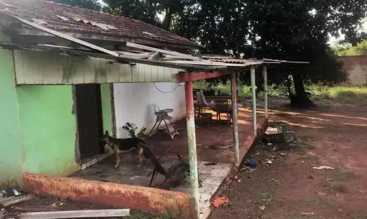 Temporal deixa várias casas destelhadas em comunidade rural de Terra Roxa