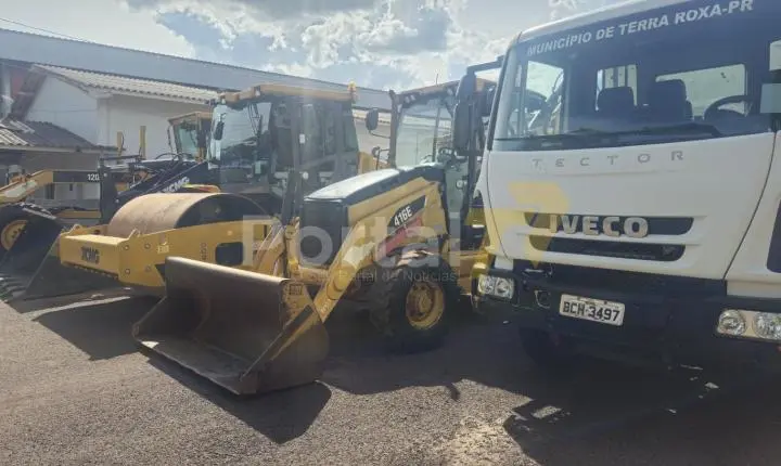 Terra Roxa - Administração Municipal entrega novos maquinários para o distrito de Santa Rita