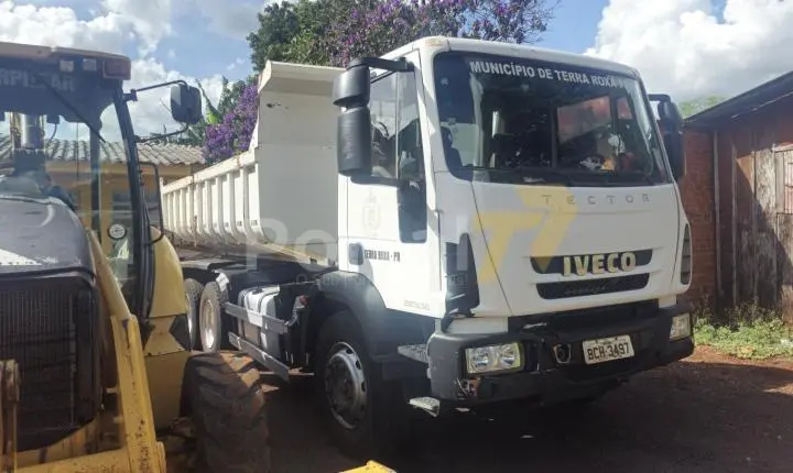 Terra Roxa - Administração Municipal entrega novos maquinários para o distrito de Santa Rita