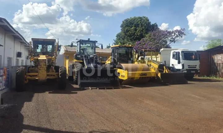 Terra Roxa - Administração Municipal entrega novos maquinários para o distrito de Santa Rita