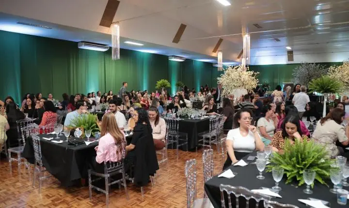 Terra Roxa celebra o Dia dos Professores com noite de confraternização e reconhecimento