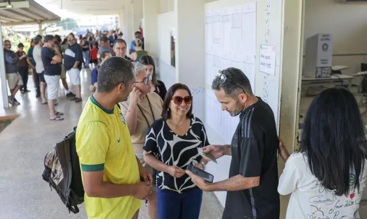 Eleitor que trabalha tem direito ao voto garantido sem desconto no salário