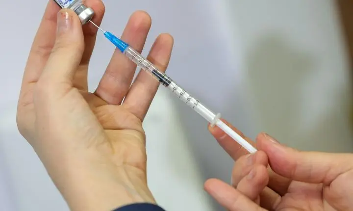 Vacina contra VSR em idosos demonstra alta eficácia na redução de hospitalizações