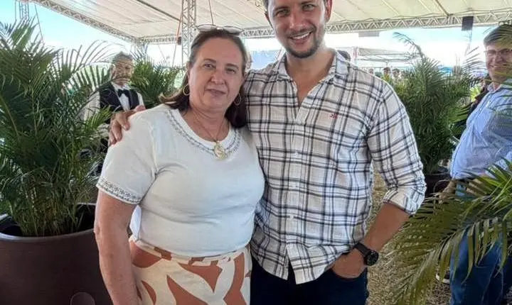 Vice-prefeita de Terra Roxa Silvana Macarini visita encerramento do Dia de Campo da C.Vale