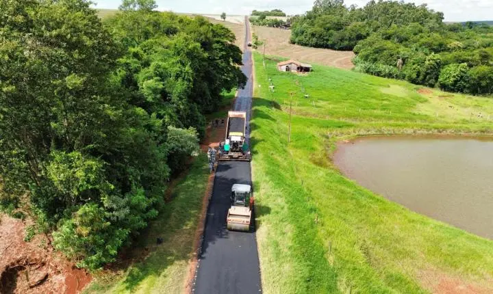 Vídeo- Prefeitura de Maripá executa recape asfáltico de mais de R$ 750 mil na MR-200, acesso à comunidade Kennedy