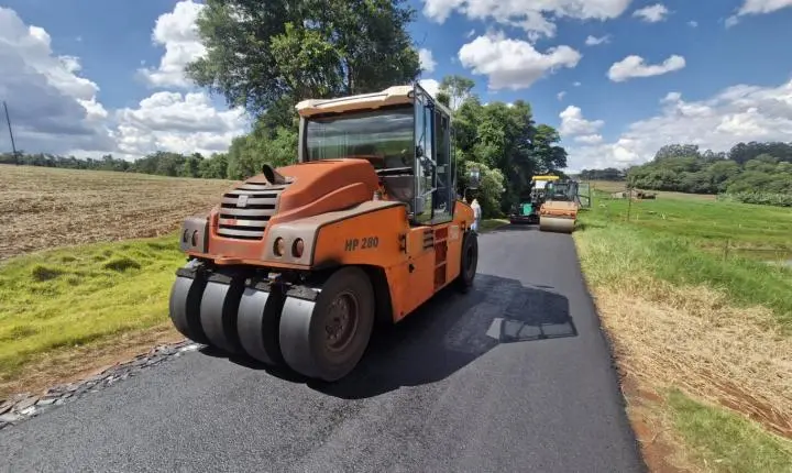 Vídeo- Prefeitura de Maripá executa recape asfáltico de mais de R$ 750 mil na MR-200, acesso à comunidade Kennedy