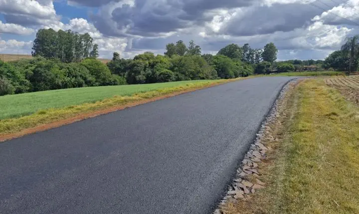 Vídeo- Prefeitura de Maripá executa recape asfáltico de mais de R$ 750 mil na MR-200, acesso à comunidade Kennedy