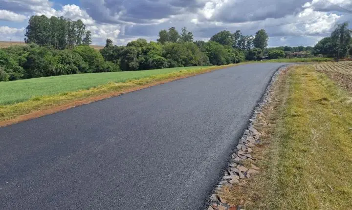 Vídeo- Prefeitura de Maripá executa recape asfáltico de mais de R$ 750 mil na MR-200, acesso à comunidade Kennedy