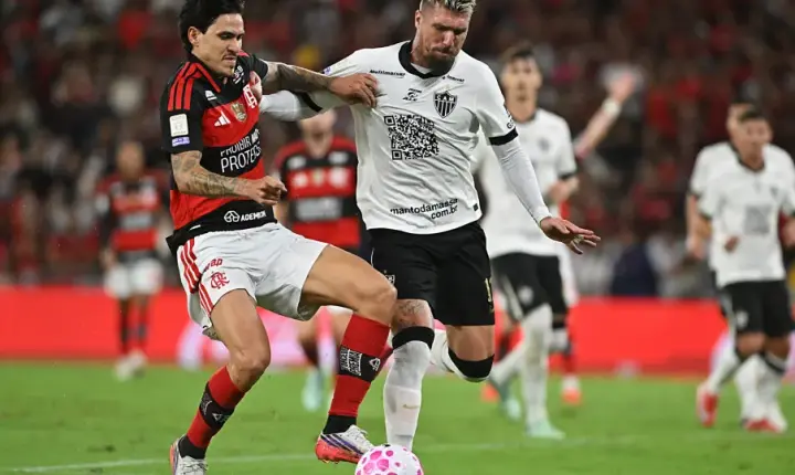 Flamengo supera Atlético-MG por 3 a 2 e assume a liderança do Campeonato Brasileiro