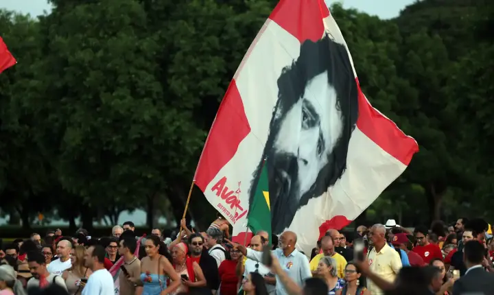 Eleitores idosos celebram aniversário de Lula com emoção no Palácio do Alvorada