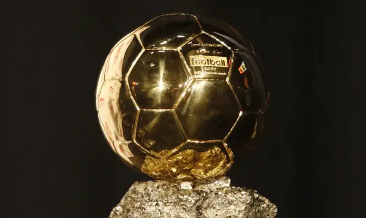 Bola de Ouro premia os melhores do futebol com indicados brasileiros
