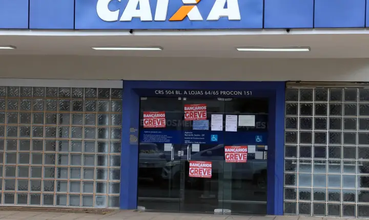 Funcionários rejeitam proposta e aprovam a continuidade da greve na Caixa