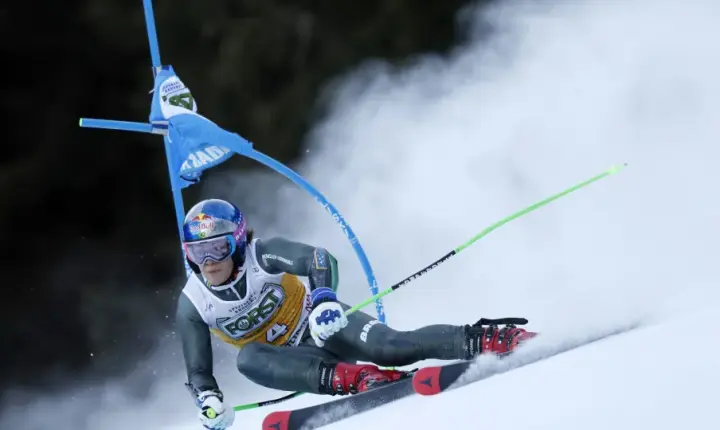 Lucas Pinheiro Braathen vence etapa da Copa do Mundo de esqui alpino