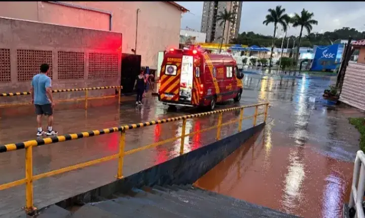 Temporal com rajadas de 101,5 km/h causa destruição, deixa um morto e afeta energia e abastecimento em Umuarama