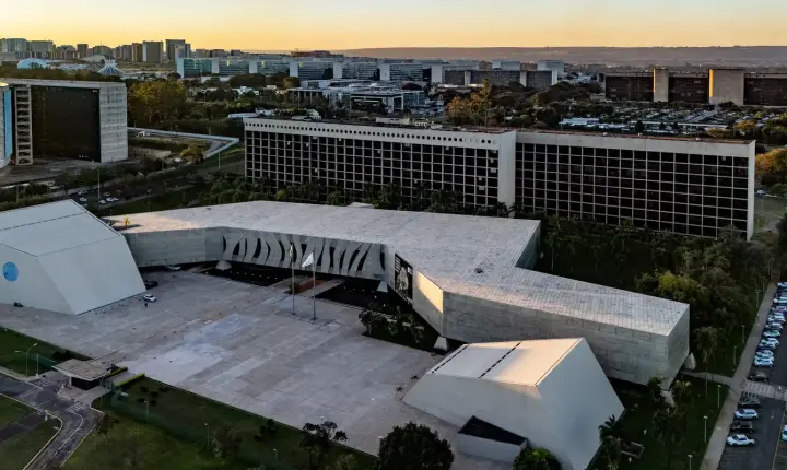 Meta nega ao TSE tratamento desigual entre candidaturas presidenciais