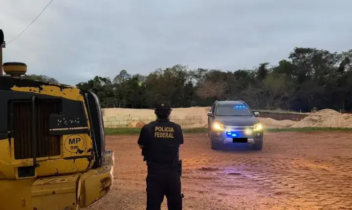 PF cumpre 16 mandados em operação contra extração ilegal de areia na região de Guaíra